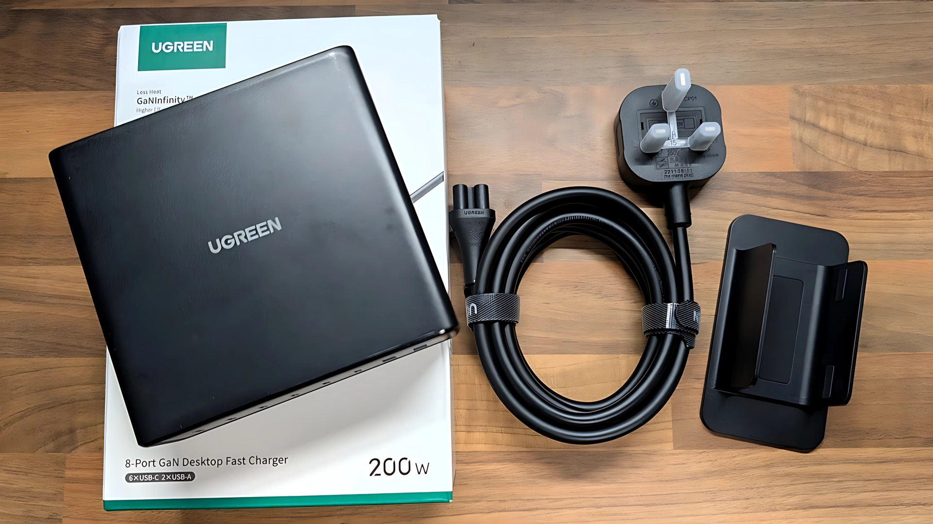 Review: UGREEN 200W 8-Port Desktop Charging Station | NerdZap